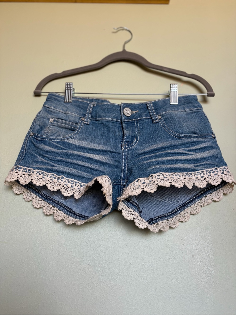 RSQ Denim Lace Boho Cali Crochet Hot Shorts Size 5 Country Cowgirl Beach Coastal - Picture 9 of 16